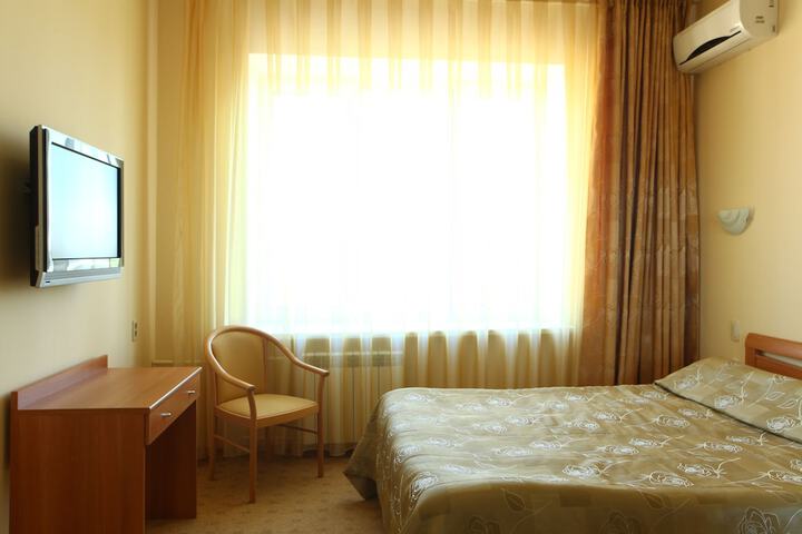 Room 6 of 82
