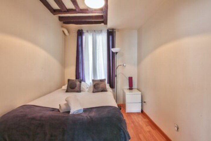 Room 5 of 16