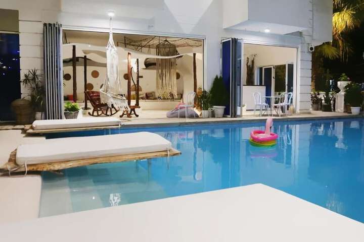 Pool 122 of 128