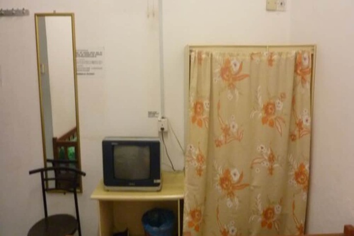 Room 10 of 30