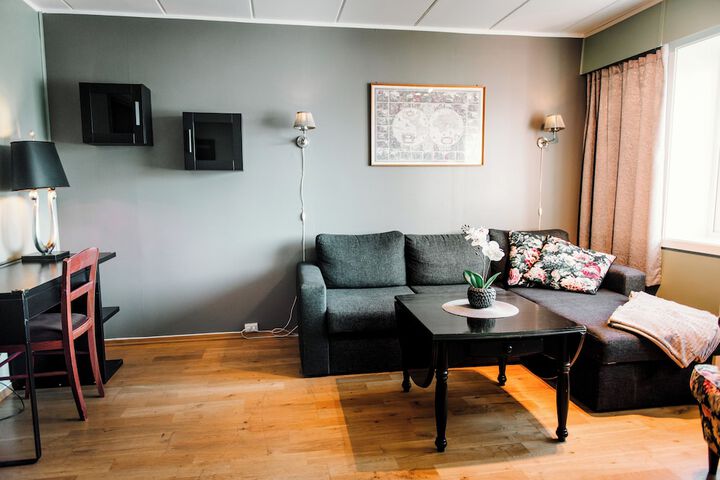 Room 6 of 25