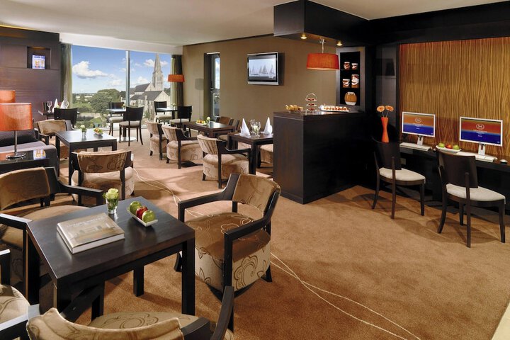 Lounge 95 of 142