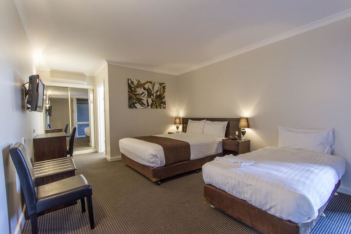 Room 10 of 35