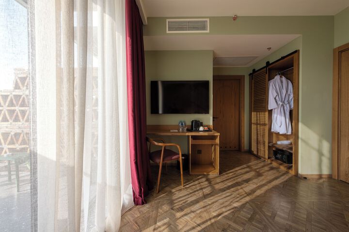Room 26 of 53