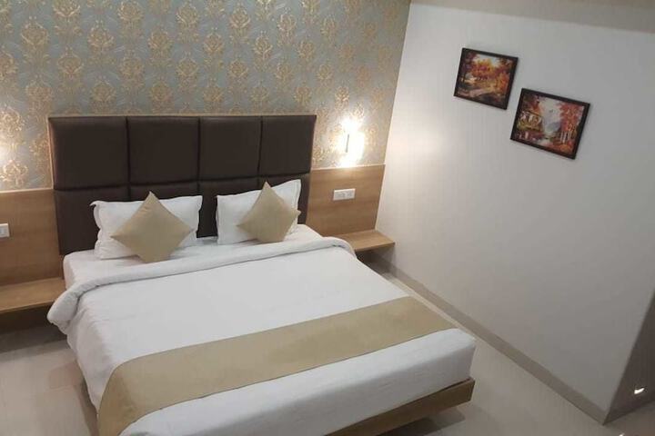 Room 4 of 27