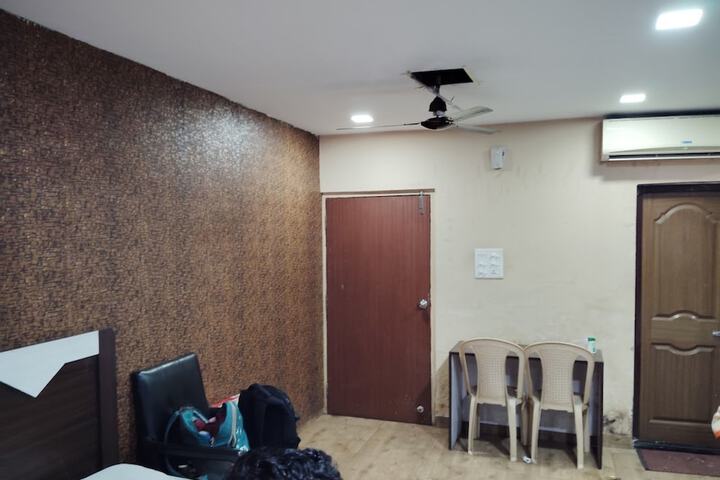 Room 12 of 15