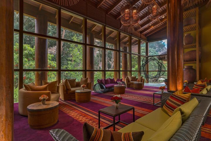 Entrance & Lobby