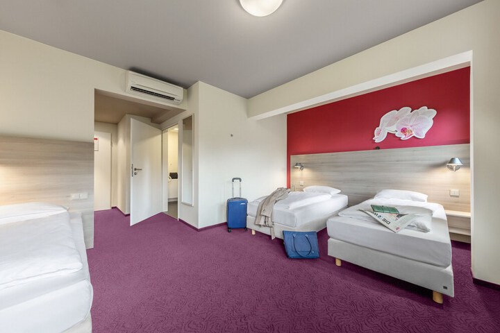 Room 5 of 11