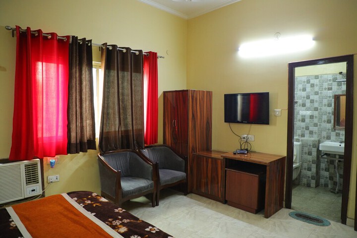 Room 32 of 45