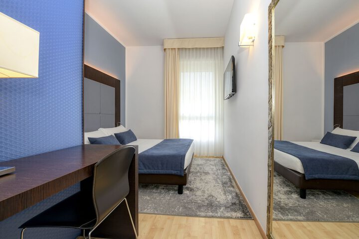 Room 17 of 43