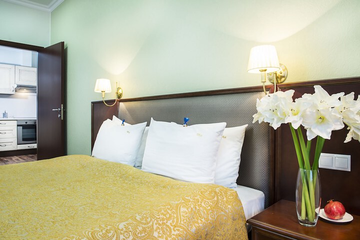 Room 6 of 115