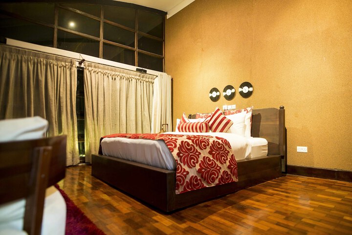 Room 6 of 25