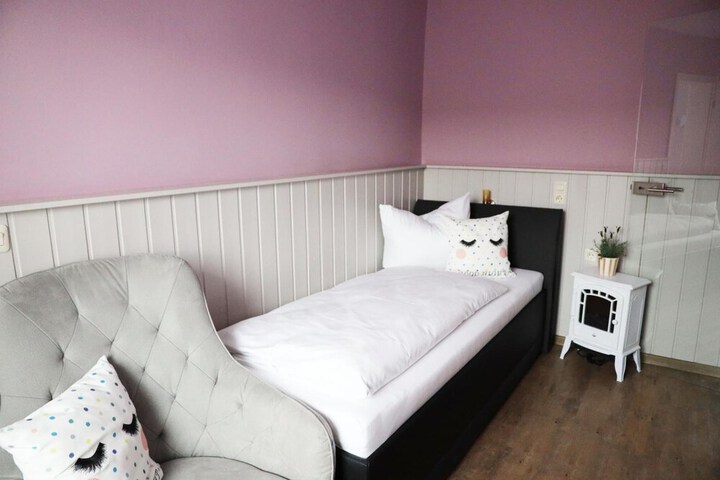 Room 11 of 35