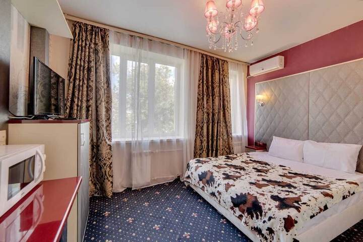 Room 7 of 8