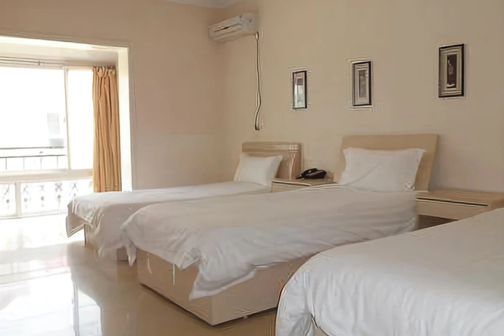 Room 8 of 19