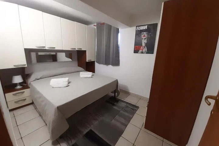 Room 6 of 20