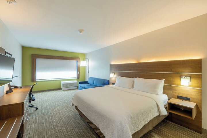 1 King Bed (6 of 14)
