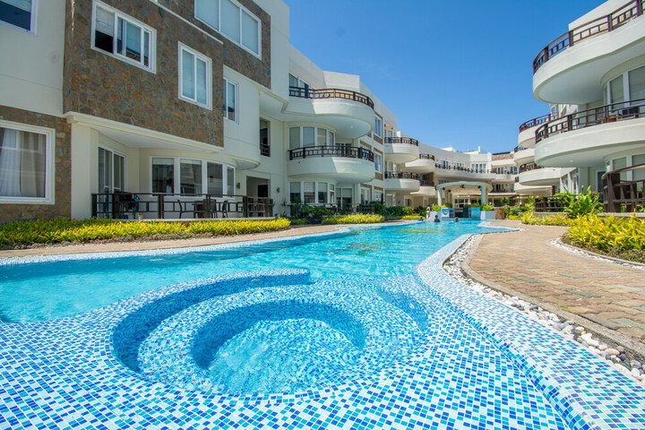 Pool 165 of 208