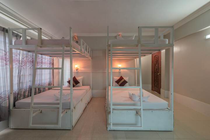 Room 11 of 28