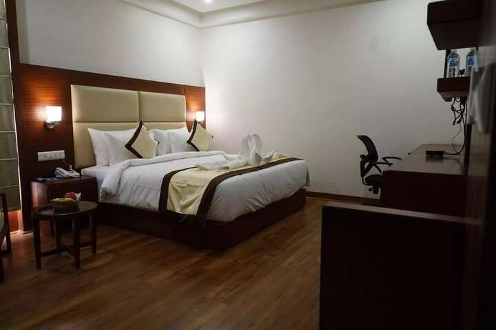 Room 16 of 38