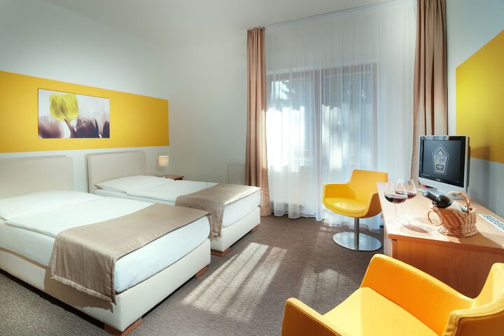 Room 3 of 66