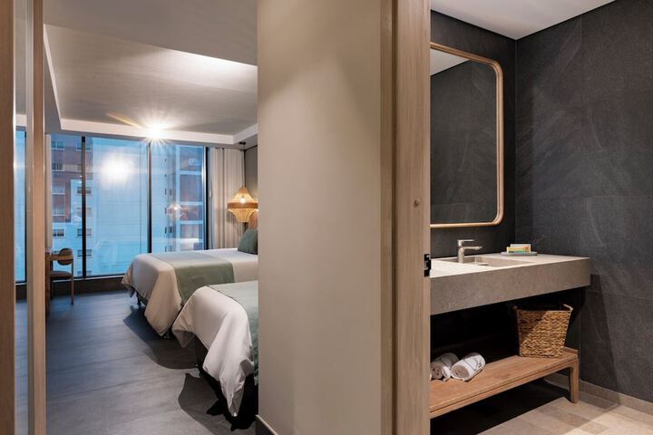 Room 15 of 64