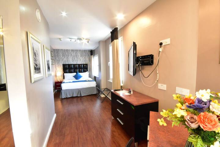 Room 105 of 182