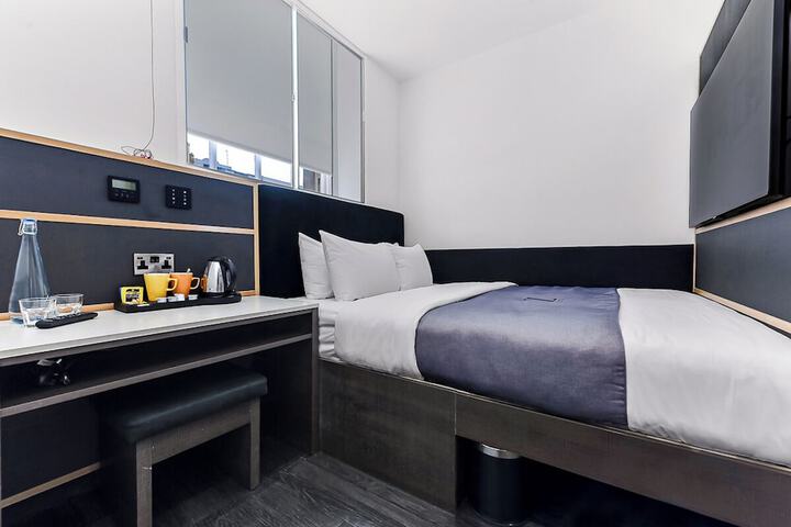 Room 11 of 37
