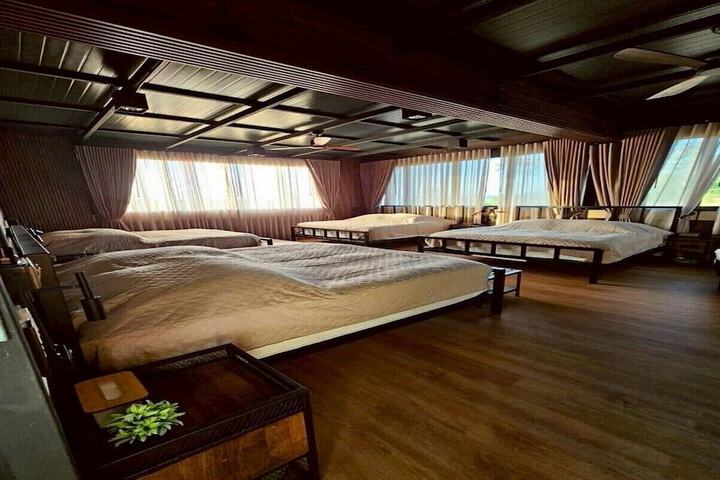 Room 10 of 60