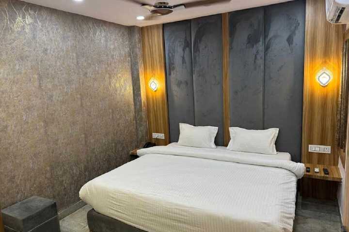 Room 26 of 38