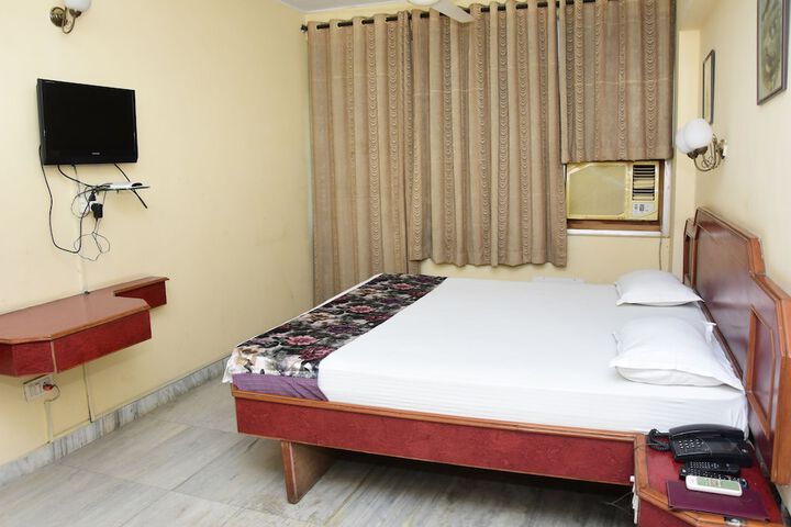 Room 32 of 48