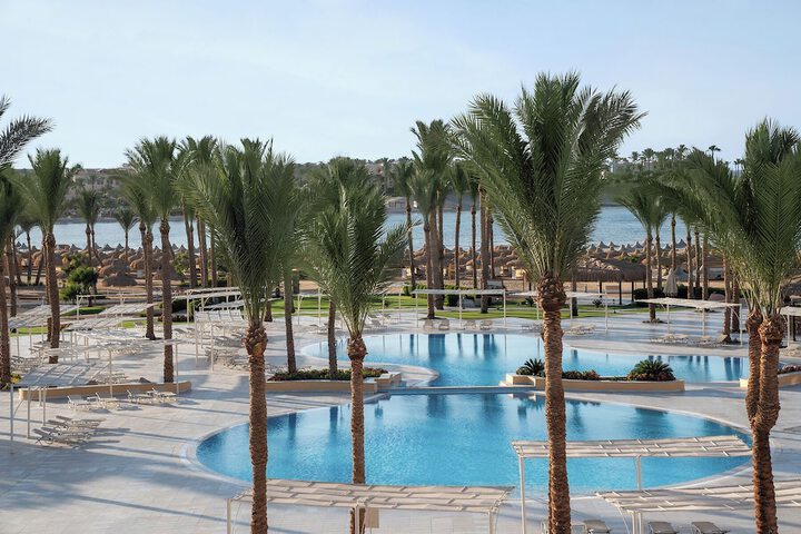 Hotel Pool