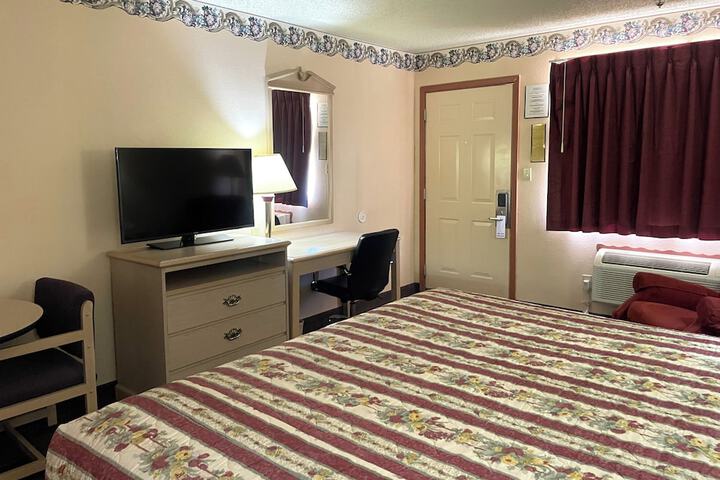 Room 10 of 17