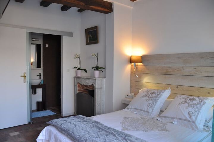 Room 3 of 23