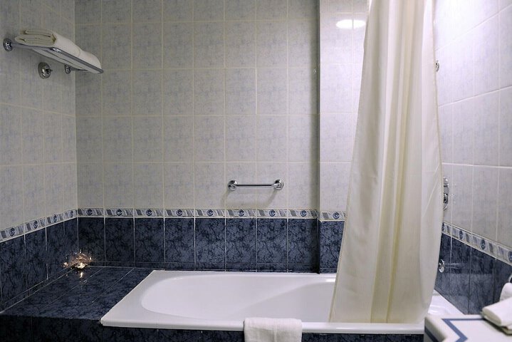 Room 28 of 39