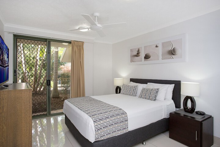 Room 4 of 38
