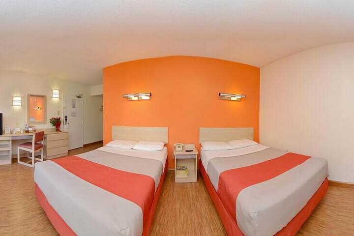 Standard Room, King or Two Doubles (4 of 9)