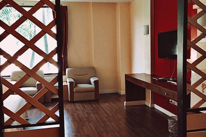 Room 17 of 37
