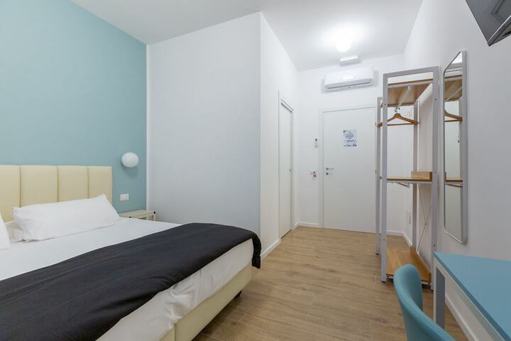 Room 10 of 40