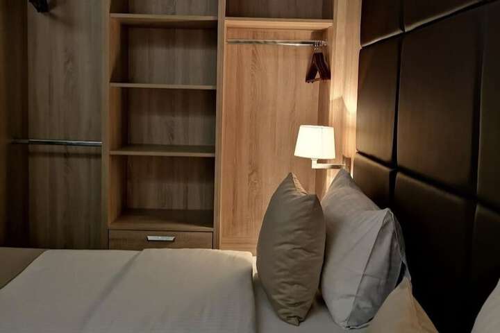 Room 3 of 42