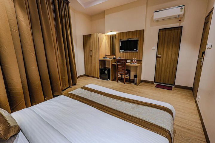 Room 14 of 156
