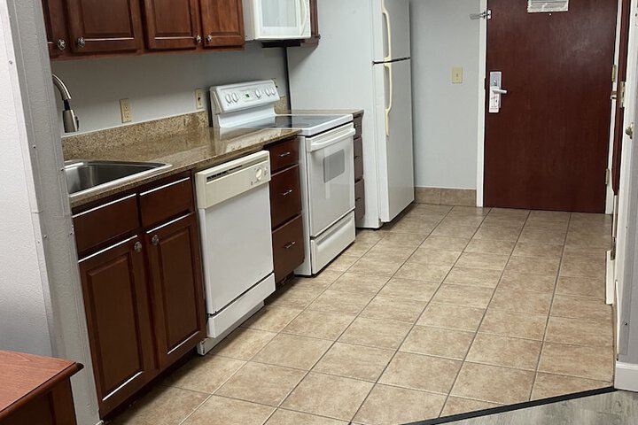 Deluxe Studio 2 Queen Beds Kitchenette (4 of 10)