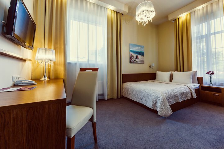 Room 3 of 32