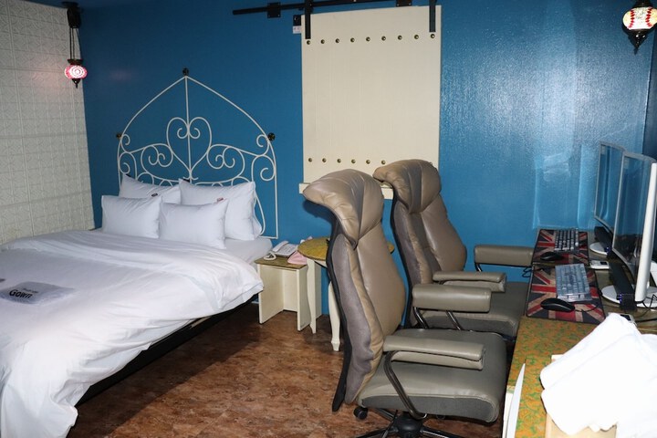 Room 18 of 46