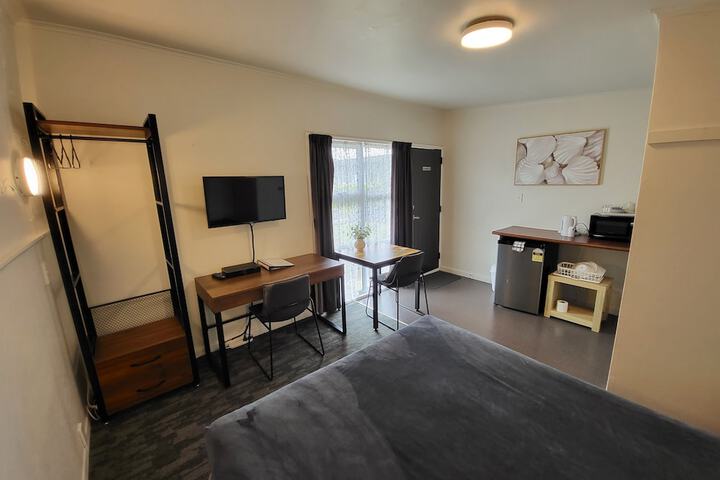 Room 9 of 16