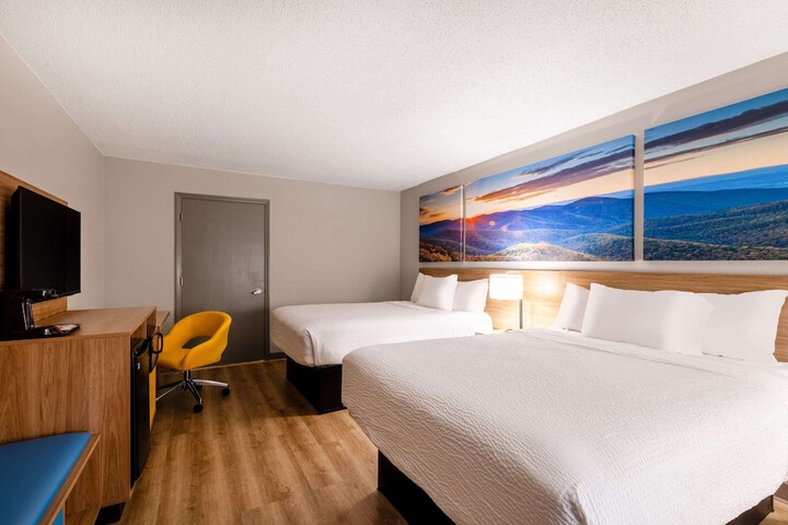 2 Double Beds (3 of 5)