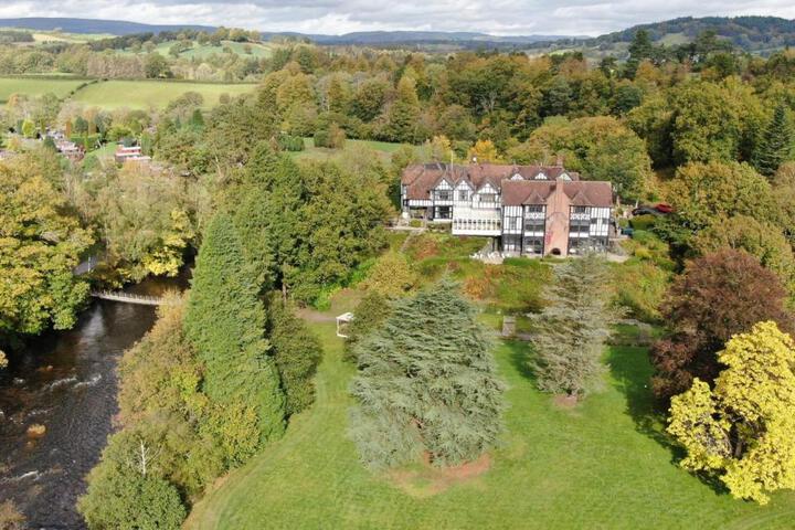 Caer Beris Manor by Group Retreats