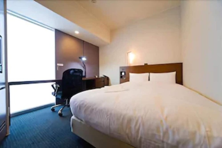 Room 12 of 36