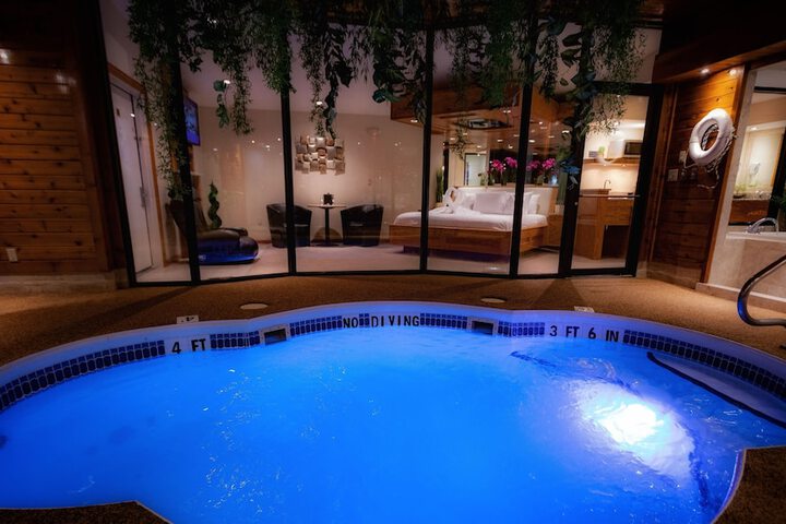 Hotel Pool