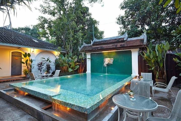 Hotel with Pool